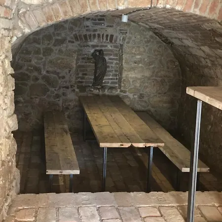 Lägenhetshotell Konevova 4*