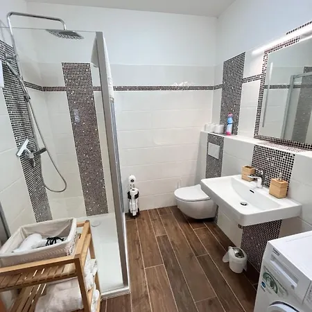 Aparthotel Koněvova 4*