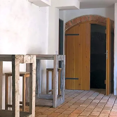Lägenhetshotell Konevova 4*
