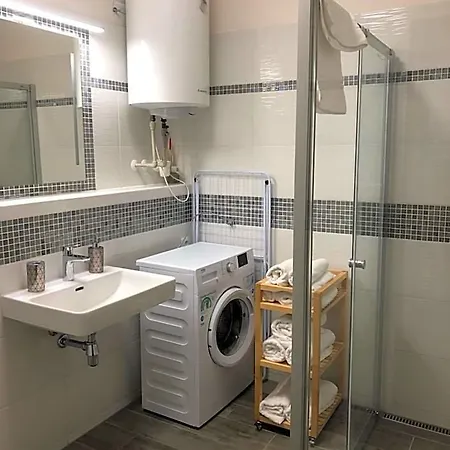 Lägenhetshotell Konevova 4*