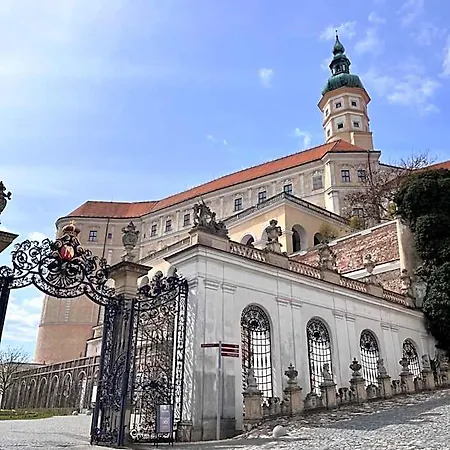 Lägenhetshotell Konevova Mikulov