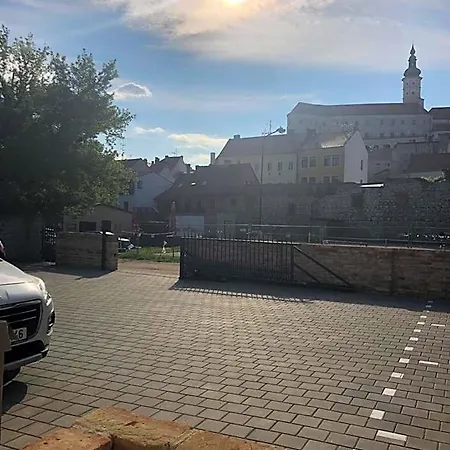 Lägenhetshotell Konevova Mikulov