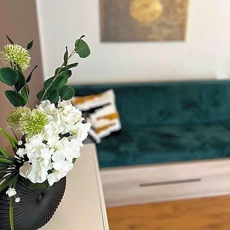 Lägenhetshotell Konevova 4*