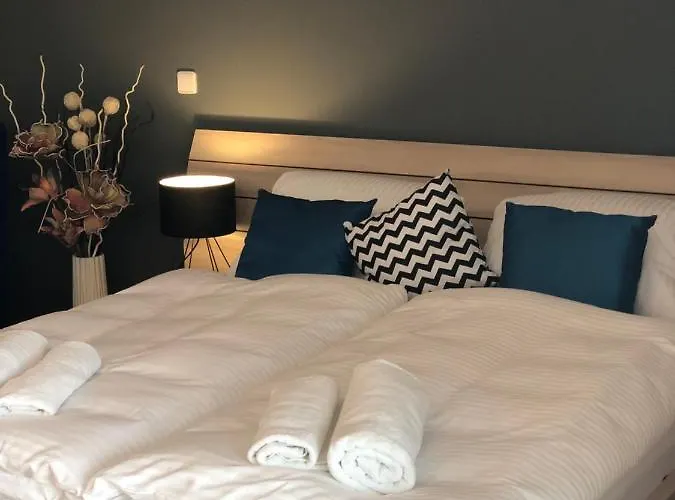 Aparthotel Konevova 4*