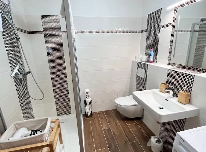 Aparthotel Konevova 4*
